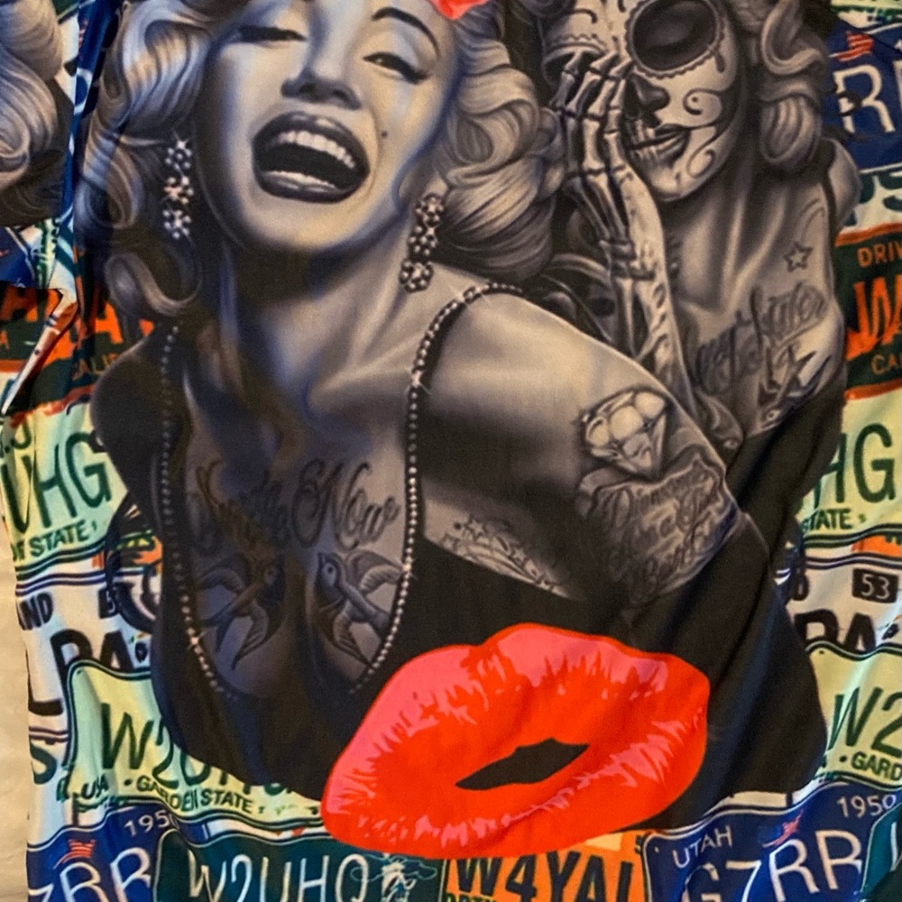 Marylin Monroe Shirt , Small , Lightweight breathable fabric. Really cool !